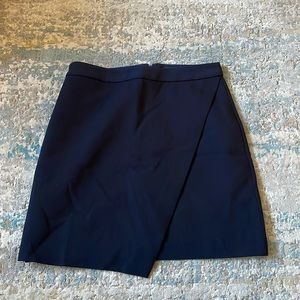 NWT Banana Republic Skirt in Navy 14” across waist Size 2